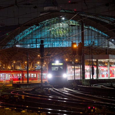 Die Bahn nimmt ein neues Stellwerk in Betrieb und sperrt dafür ab dem 14.11.2025. 21.00 Uhr, den Kölner Hauptbahnhof zehn Tage lang fast komplett.