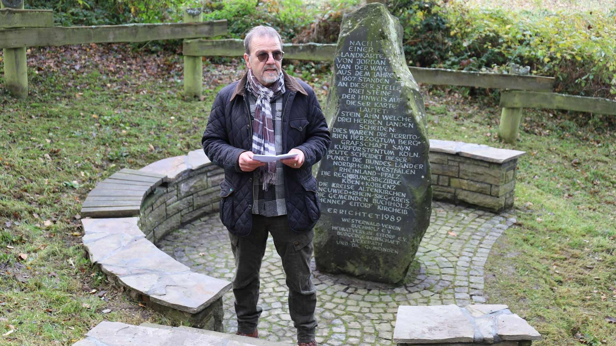 Alwin Müller, Vorsitzender des Heimatvereins Eitorf, sprach bei einer kleinen Feierstunde am Drei-Herren-Stein.