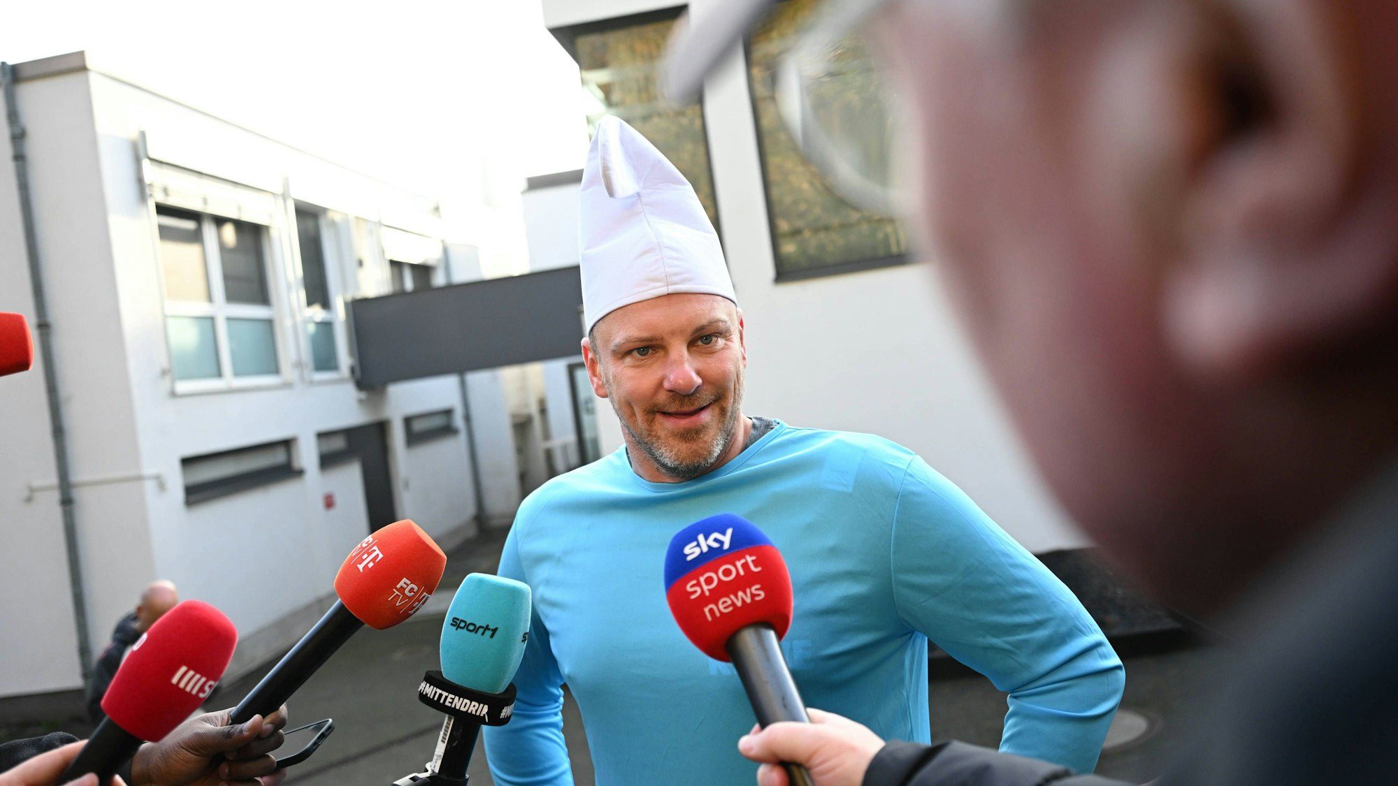 FC-Trainer Lukas Kwasniok erlebt das erste Mal den 11.11. in Köln.