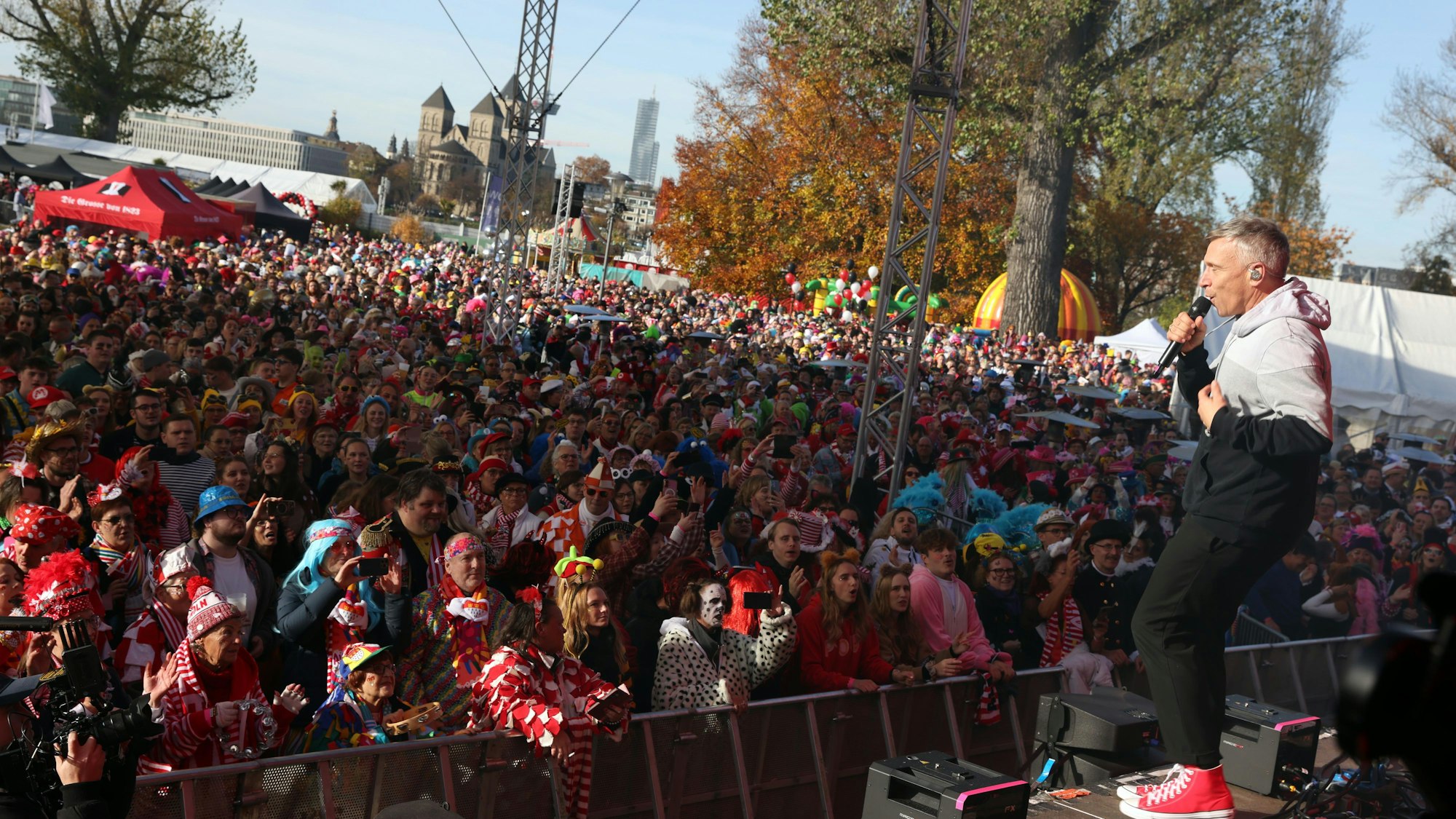 Basti Campmann beim Auftritt im Kölner Tanzbrunnen