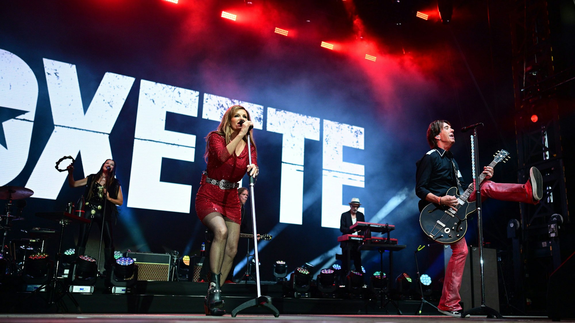 Roxette-Gründungsmitglied Per Gessle mit der neuen Sängerin Lena Philipsson auf dem Konzert im Juli 2025 in Göteborg.