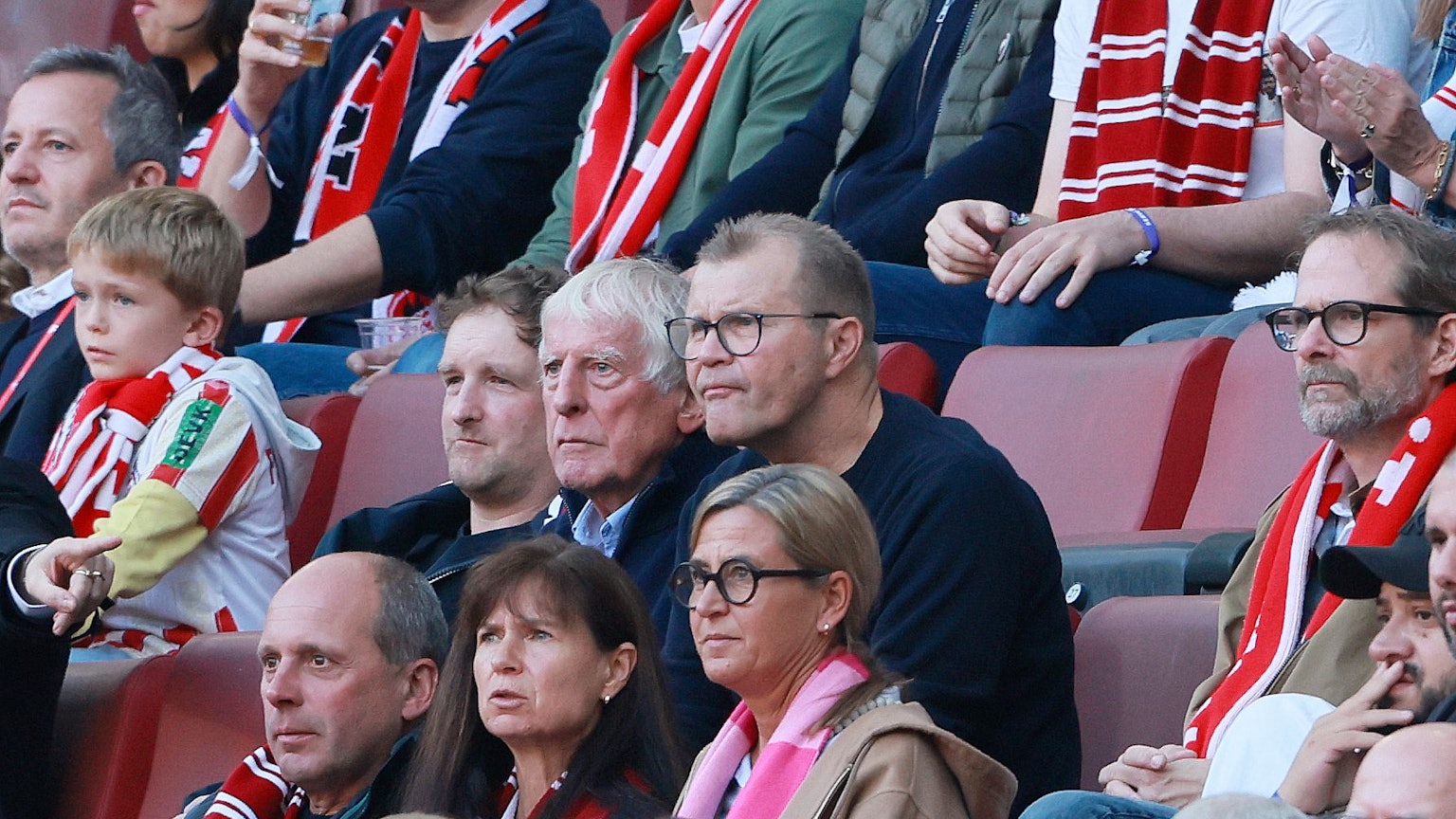 1. FC Köln vs. VFB Stuttgart, 5. Spieltag, 28.09.2025, 17.30 Uhr, Mitte: Erich Rutemöller, Frank Schaefer (1. FC Köln), Bild: Herbert Bucco