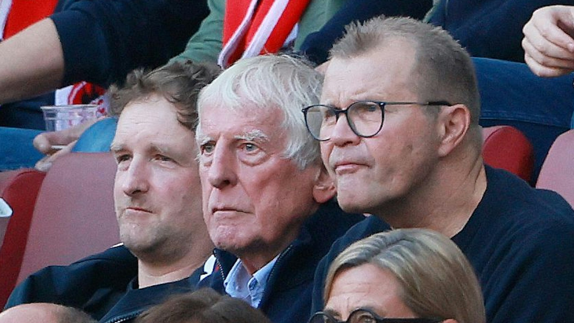 1. FC Köln vs. VFB Stuttgart, 5. Spieltag, 28.09.2025, 17.30 Uhr, Mitte: Erich Rutemöller, Frank Schaefer (1. FC Köln), Bild: Herbert Bucco