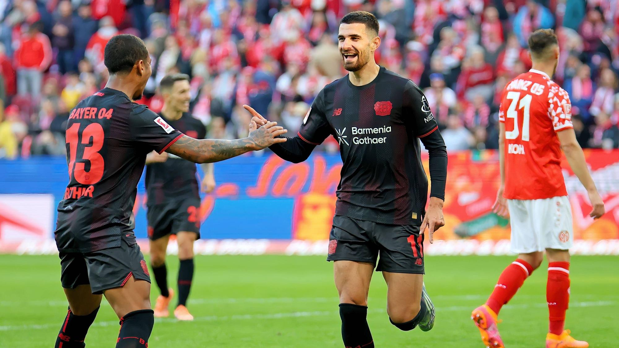 Zurück auf dem Platz und gleich erfolgreich: Martin Terrier (r.) nach seinem Treffer zum 4:2 in Mainz.