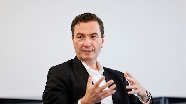 Seit 2022 leitet Thomas Wilk, Jahrgang 1971, gebürtiger Westfale und promovierter Medizinrechtler, die Kölner Bezirksregierung.