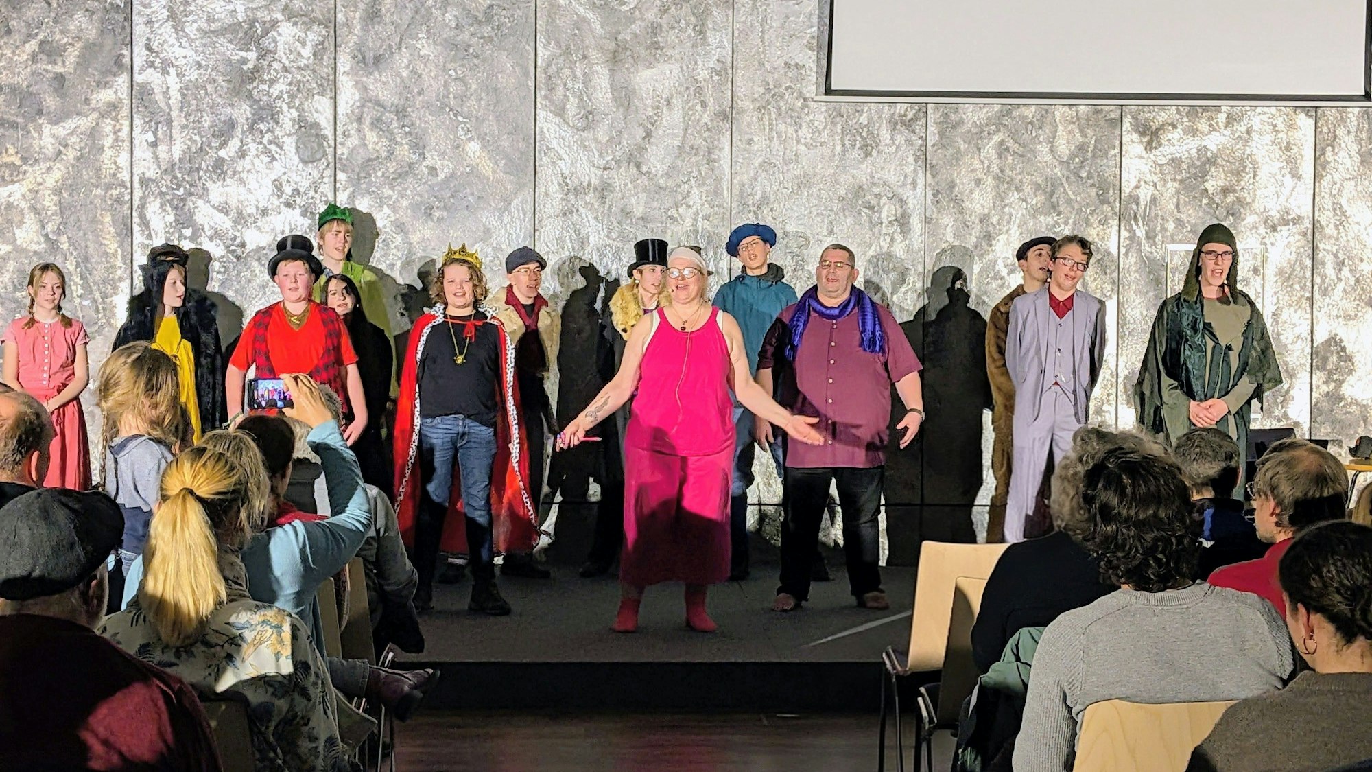 Durch modernes Theaterspiel lassen sich Erinnerungen wachhalten.