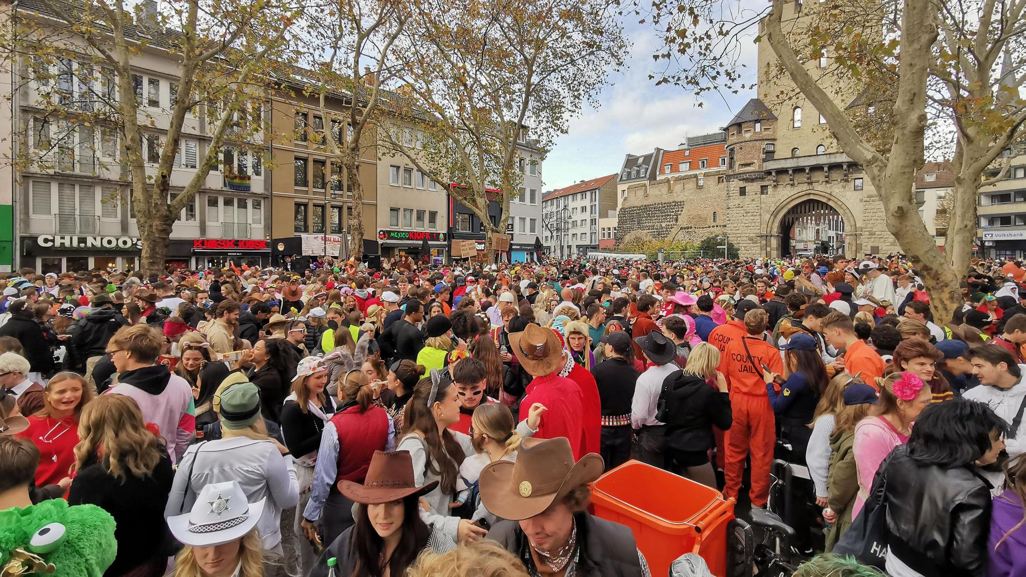 Der Chlodwigplatz war am Dienstag stark ausgelastet.