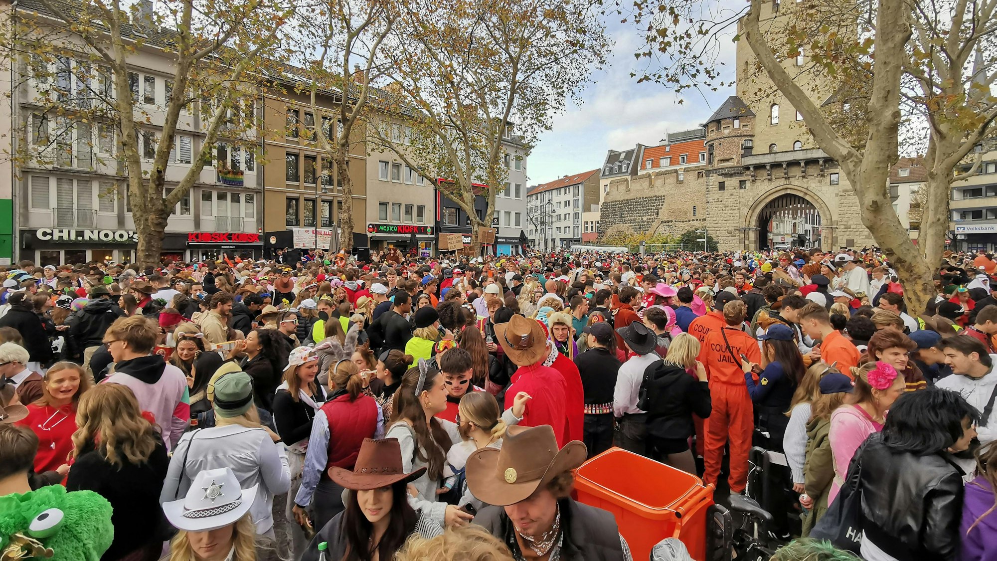 Der Chlodwigplatz war am Dienstag stark ausgelastet.