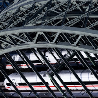 Die Deutsche Bahn sucht nach den folgenschweren Software-Problemen nach einem Termin für die nötige zweite Sperrung des Kölner Hauptbahnhofs.