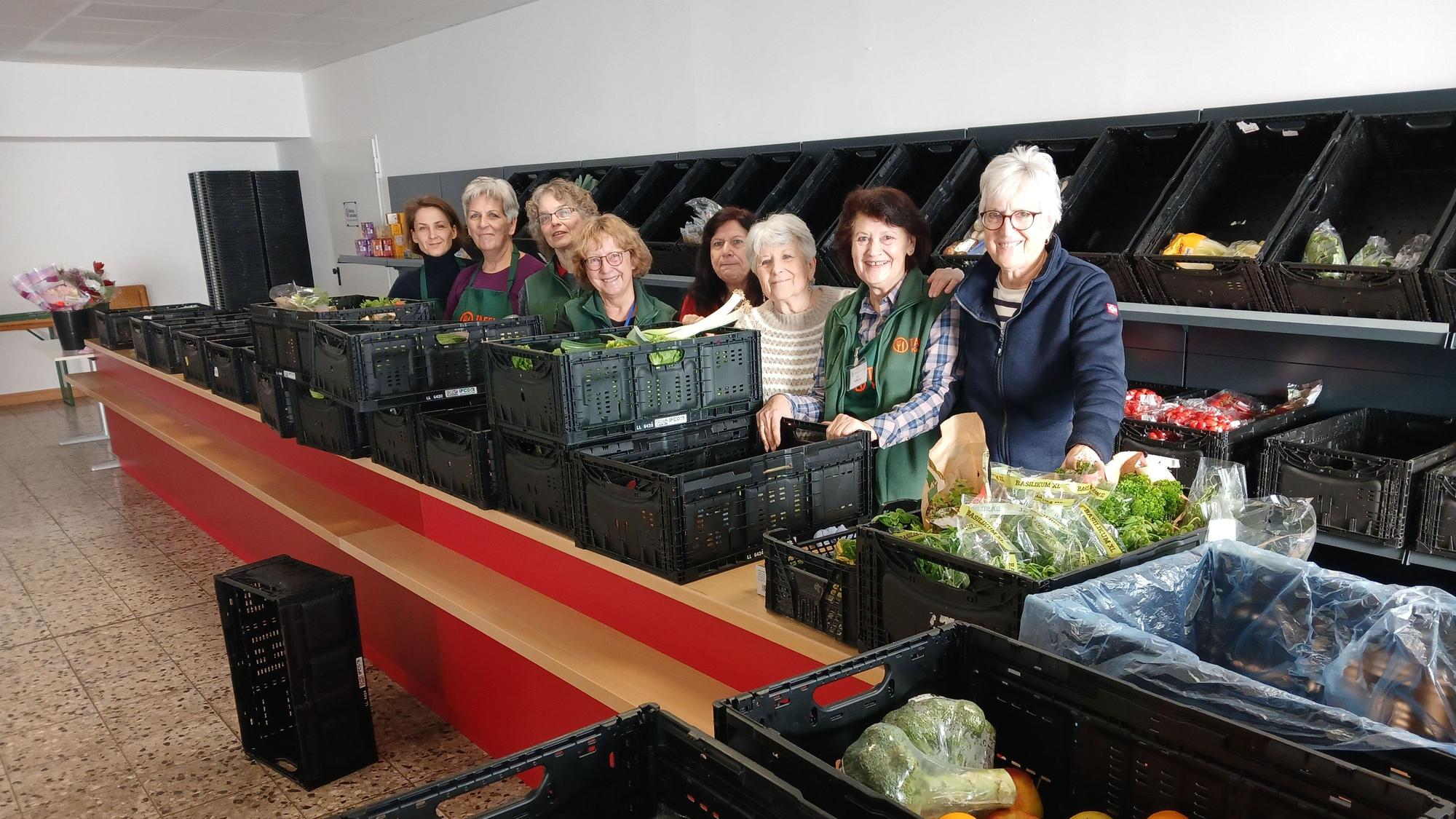 Das Foto zeigt Frauen im Tafelladen der Kerpener Tafel.