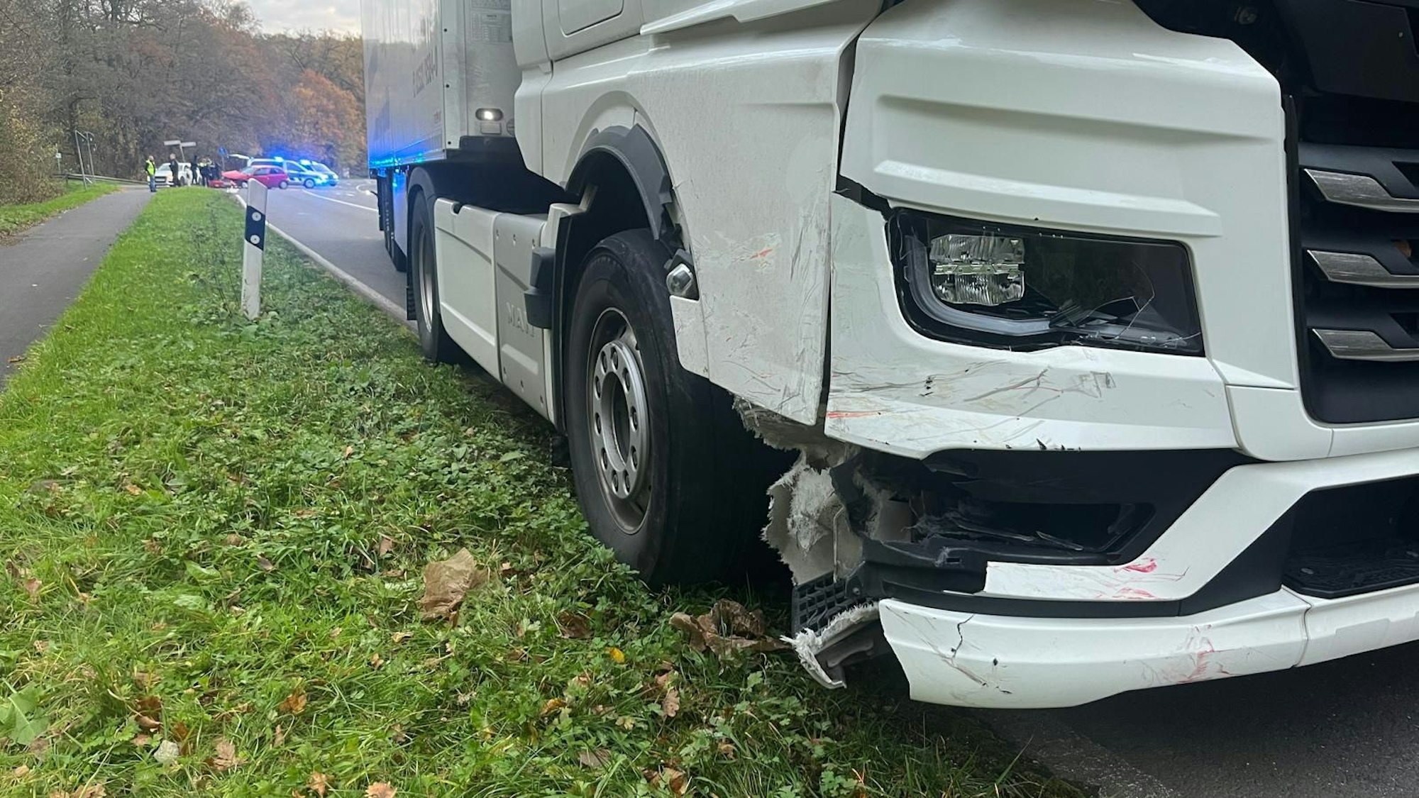 Der Lastwagen kam nach knapp 100 Metern zum Stillstand.