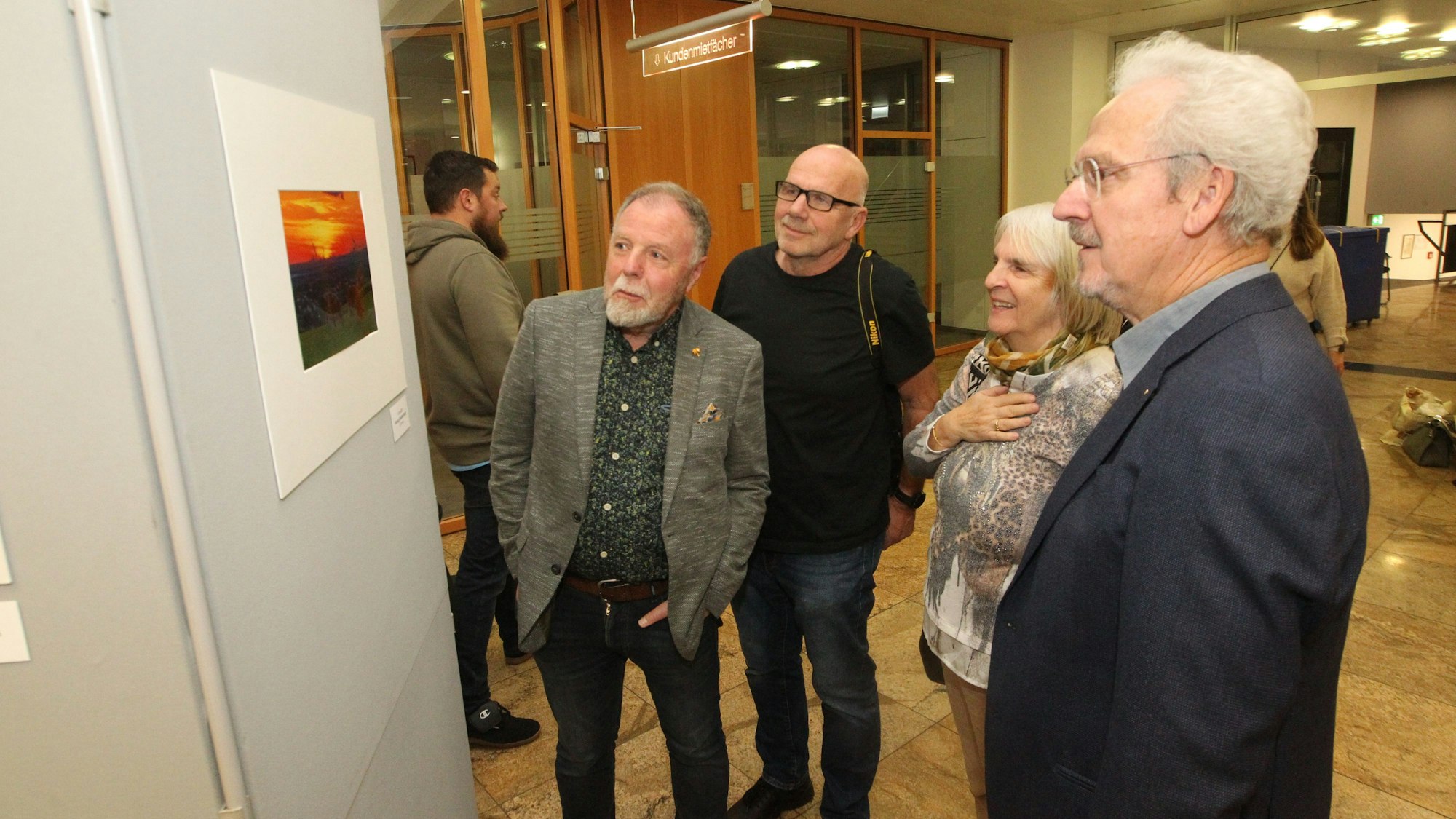 Fachsimpeln der Fotografen nach der Preisverleihung.