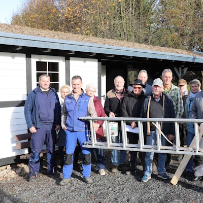 Der Kapellenverein Mittelscheid hat eine Wetterschutzhütte neben der Dorfkapelle errichtet, als Gemeinschaftshaus.