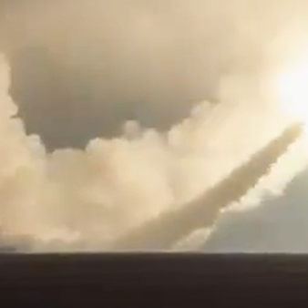 Ein Screenshot aus einem vom Generalstab der Streitkräfte der Ukraine veröffentlichten Video soll den Abschuss einer Flamingo-Rakete zeigen.