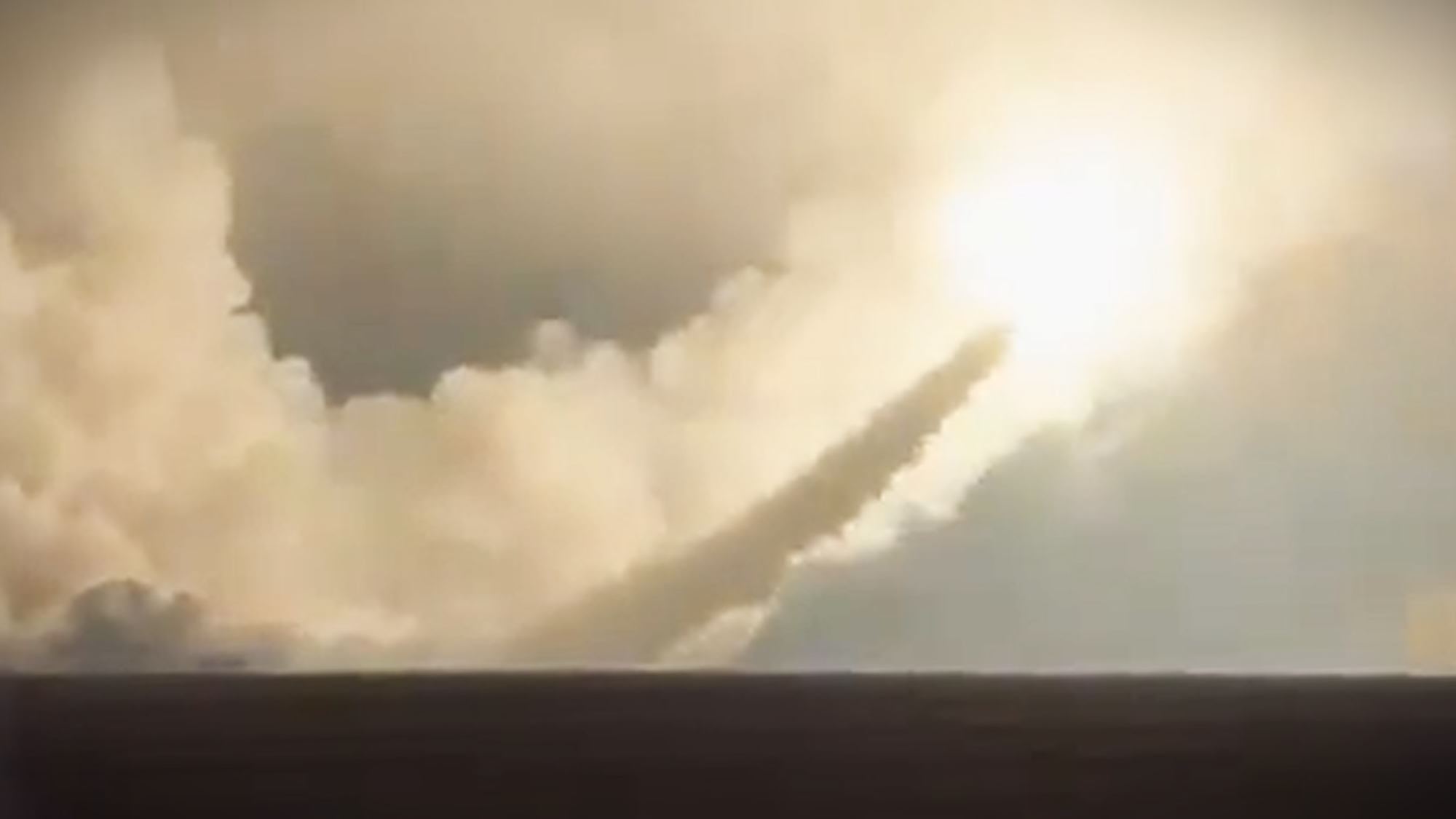 Ein Screenshot aus einem vom Generalstab der Streitkräfte der Ukraine veröffentlichten Video soll den Abschuss einer Flamingo-Rakete zeigen.