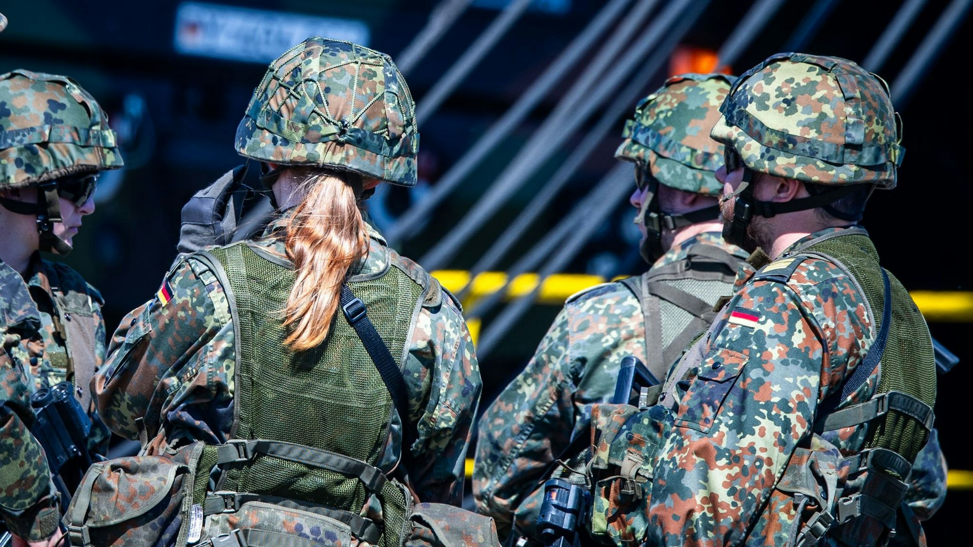 Frauen stehen bei der Bundeswehr alle Bereiche und Laufbahnen offen, nicht nur im zivilen, sondern auch im militärischen Bereich.