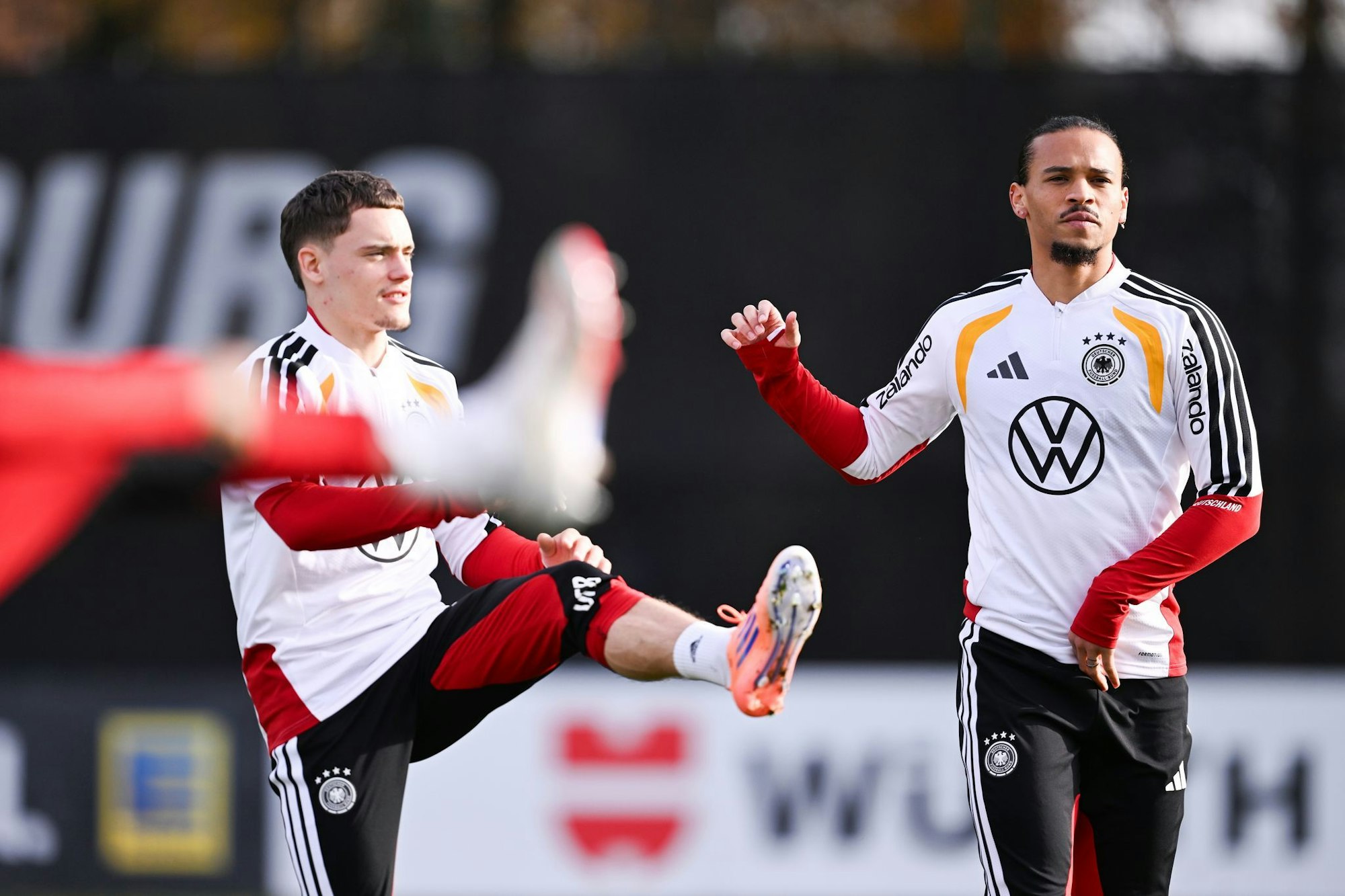 Florian Wirtz (l.) und Leroy Sané (r.) sind in der Offensive gegen Luxemburg gefordert.