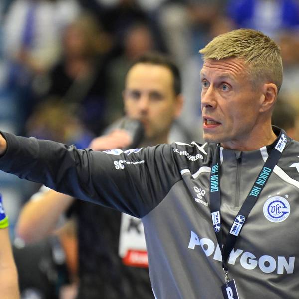 VfL-Trainer Gudjon Valur Sigurdsson.