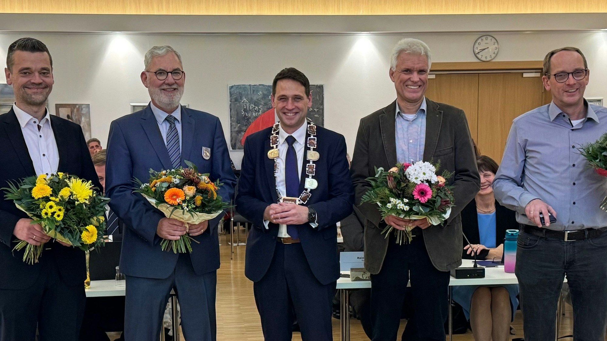 Die Ortsvorsteher Daniel Südhof, Michael Sell, Markus Knopp und Dirk Schalaster (v.l.) mit Sven Schnieber (M.).