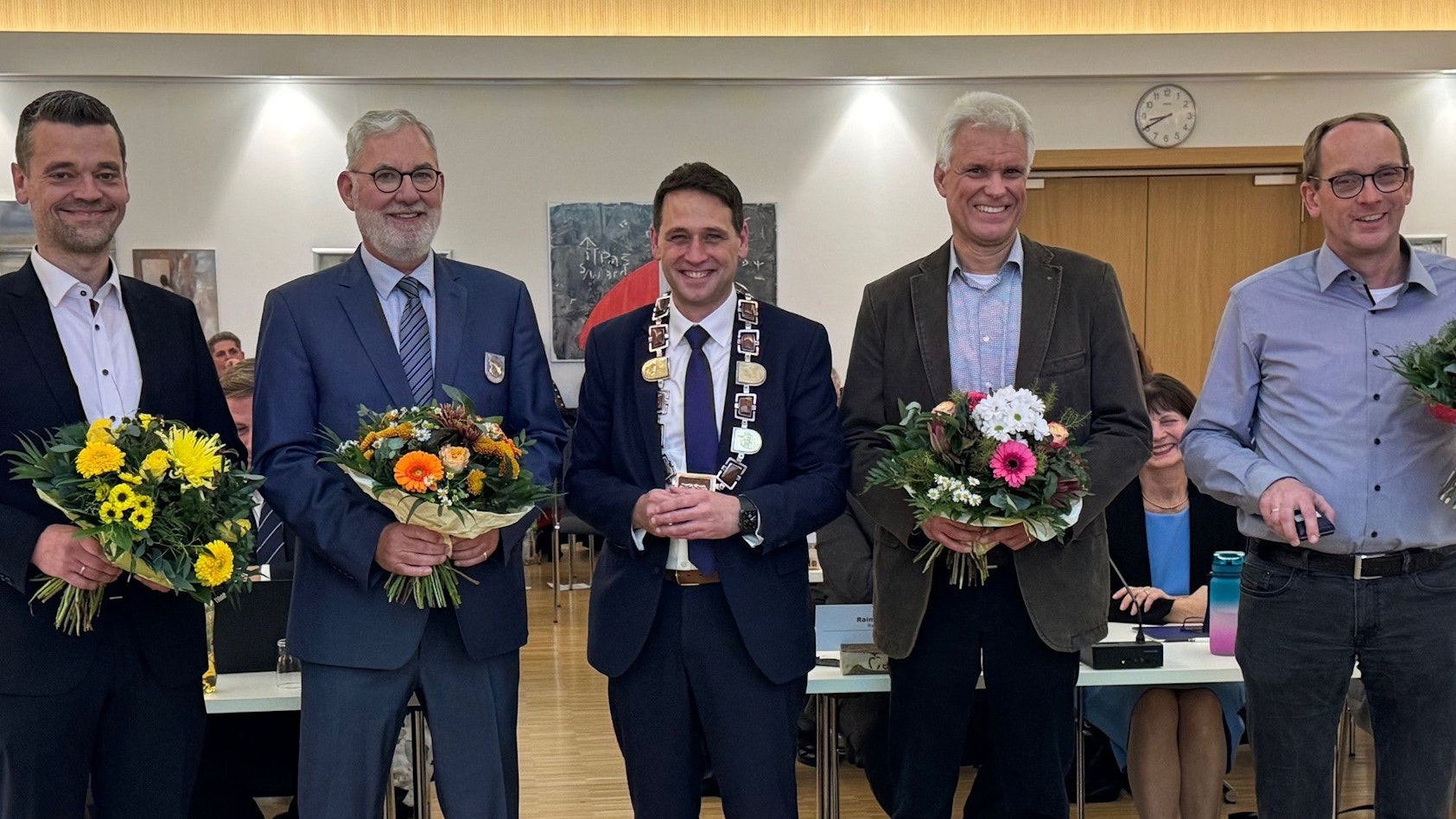 Die Ortsvorsteher Daniel Südhof, Michael Sell, Markus Knopp und Dirk Schalaster (v.l.) mit Sven Schnieber (M.).