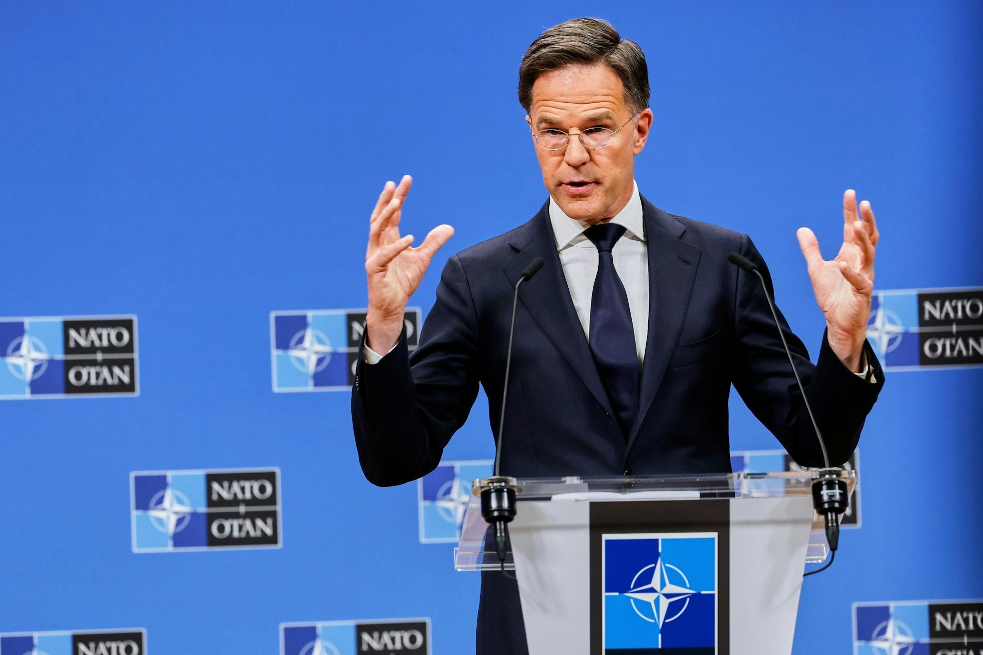 Nato-Generalsekretär Mark Rutte besucht den Stützpunkt Geilenkirchen bei Aachen. (Archivbild)