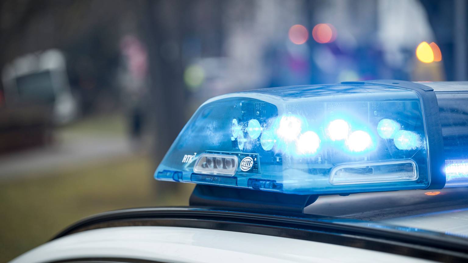 In zwölf Bundesländern fanden Durchsuchungen wegen der Verbreitung islamistischer Inhalte im Internet statt (Symbolbild eines Blaulichts).