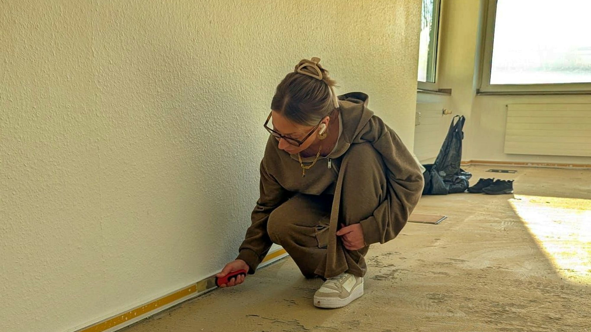 Mania Leveringhaus und ihre Mitstreiter richten das Quarantänegebäude für die Großmarkt-Katzen her.