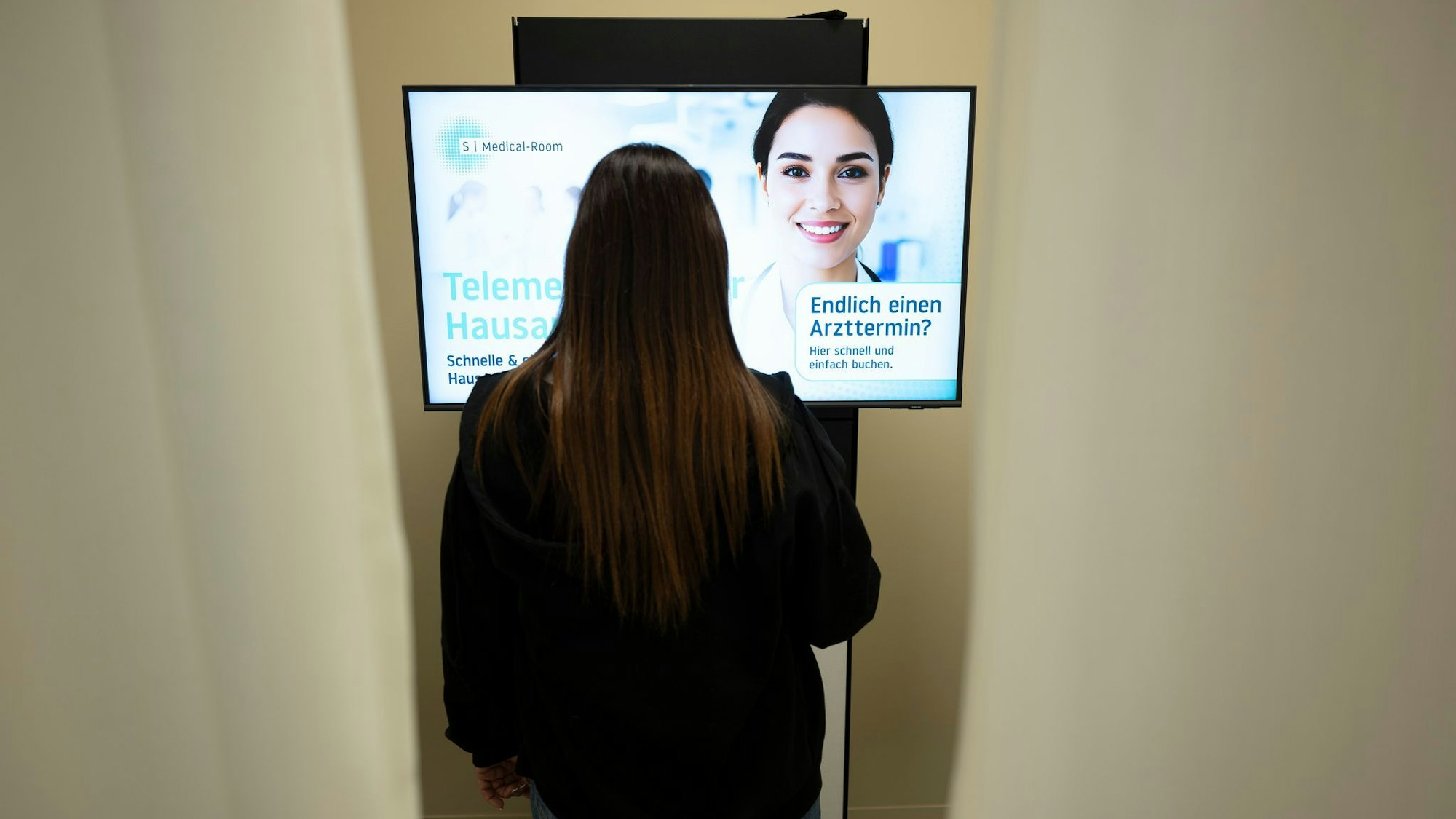 Im «S Medical Room» kann der Arzt per Video vor allem bei leichteren Beschwerden einen Rat geben.