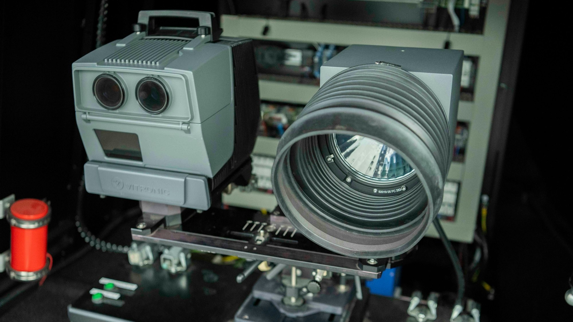 Blick ins technische Innenleben des neuen Blitzer-Anhängers.