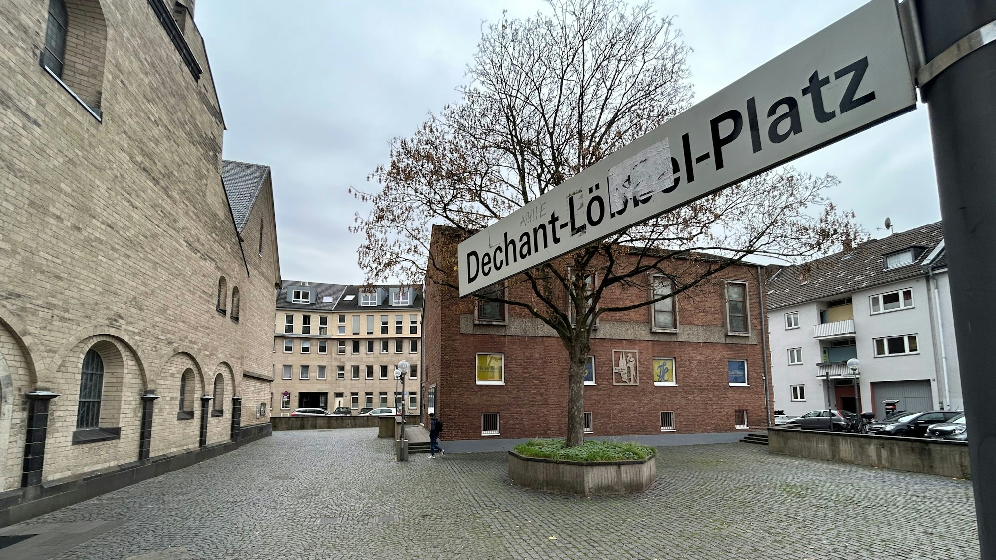 An der Kirche St. Ursula ist der Obdachlose am frühen Morgen gefunden worden