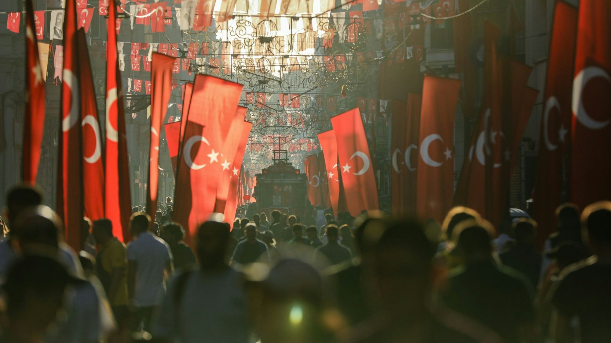 Streetfood und gerade die gefüllten Muscheln gehören für viele zu einem Besuch in Istanbul dazu. (Symbolbild)