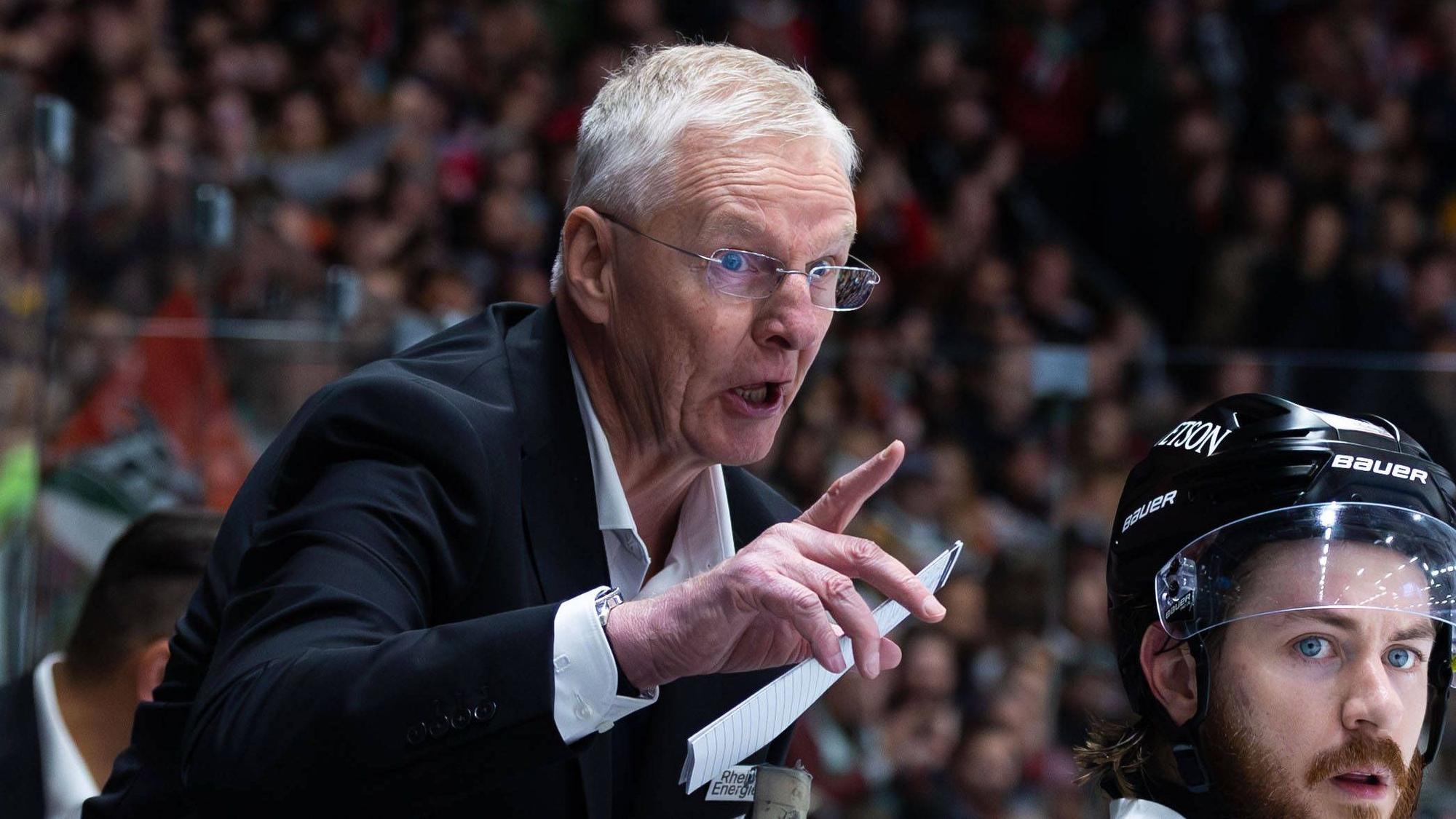 Haie-Trainer Kari Jalonen konnte mit der Leistung seines Teams in Wolfsburg nicht zufrieden sein.