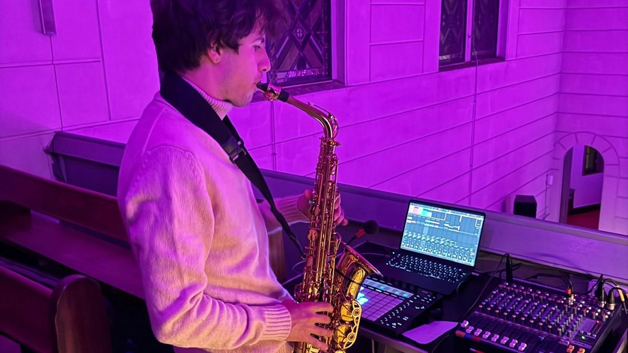 Bei der Chillout Church traten auch die Musiker Gustav Stoll und Yannis Armbruster aus Tübingen auf.