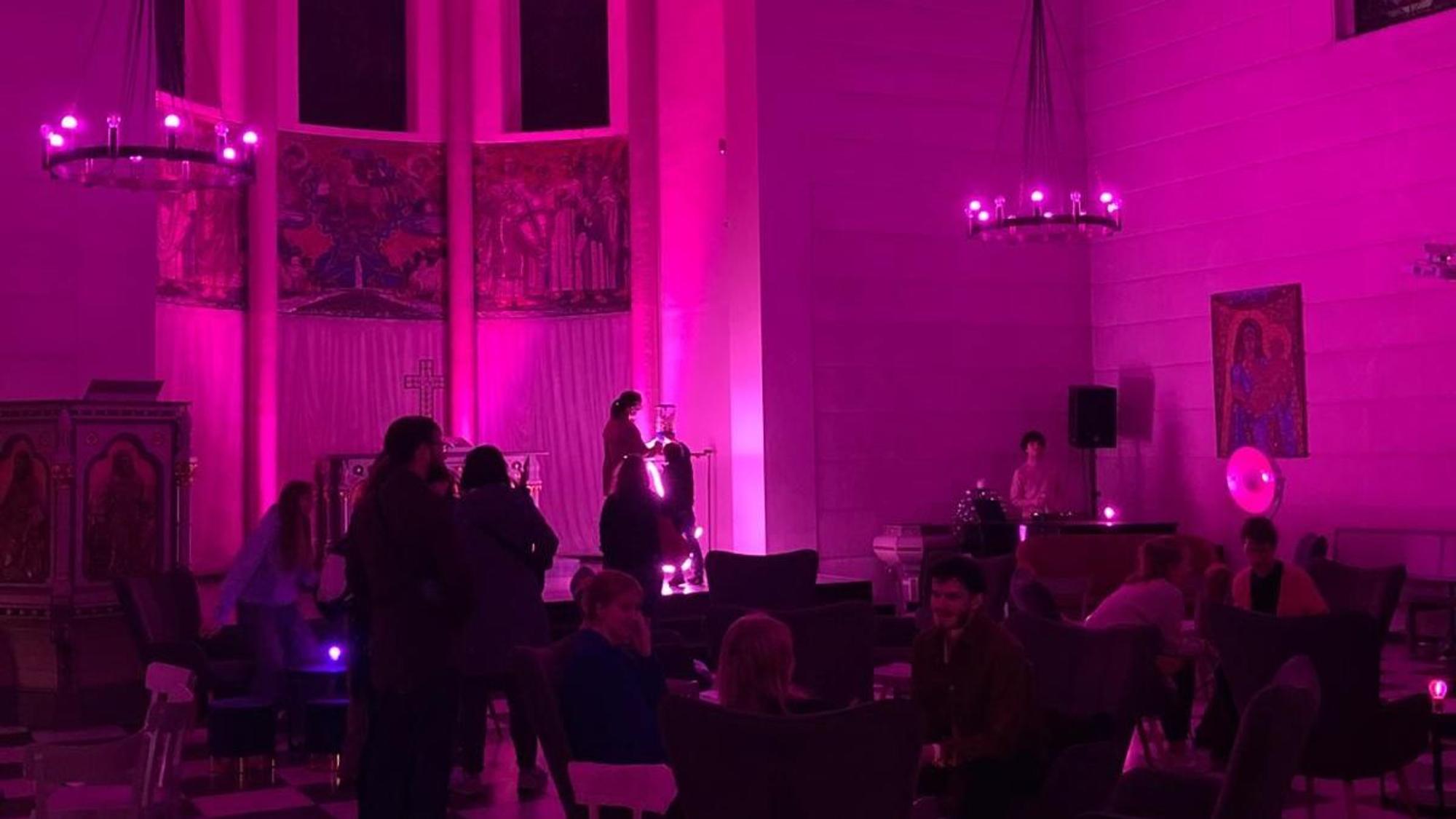 Das Event „Chillout Church“ will eine gemütliche Bar-Atmosphäre schaffen.