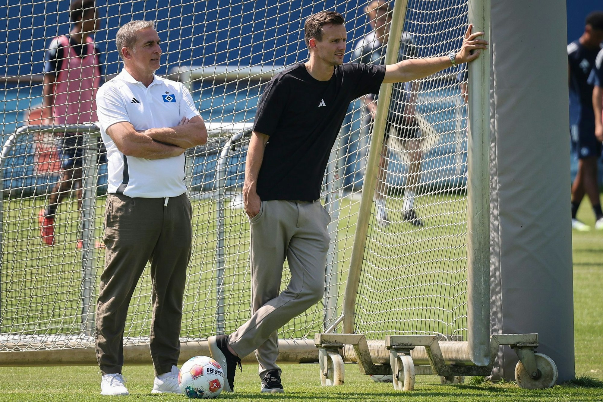 Die HSV-Macher arbeiten weiter zusammen: Sportdirektor Claus Costa (r) und Sportvorstand Stefan Kuntz.