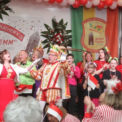 Prinzenproklamation der KG Remm Flemm aus Uckerath im Hotel Landsknecht mit Prinz Rainer II. (Clingen) und Prinzessin Diana I. (Clingen) inklusive der Kinderprinzessin Frida Paesch.
