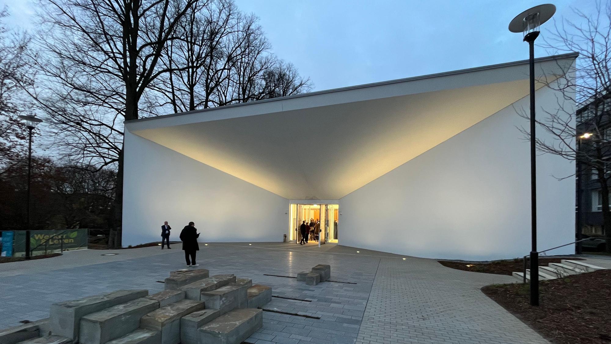 Die Fassade des Burscheider Kulturforums