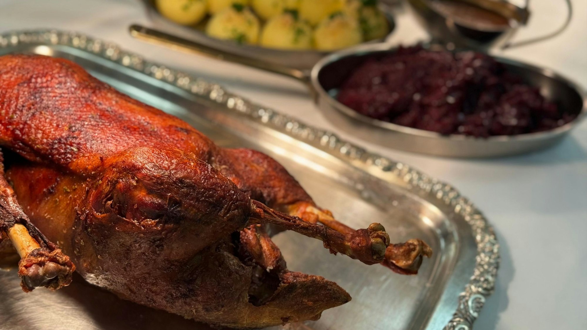 Eine komplette Gans im aus dem Kranz Parkhotel in Siegburg.