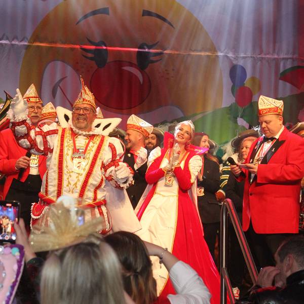 Prinzenproklamation in Troisdorf: Das Prinzenpaar der KG Halt Pool aus Friedrich-Wilhelms-Hütte heißt Sascha I. und Kathrin I. (Böhm).