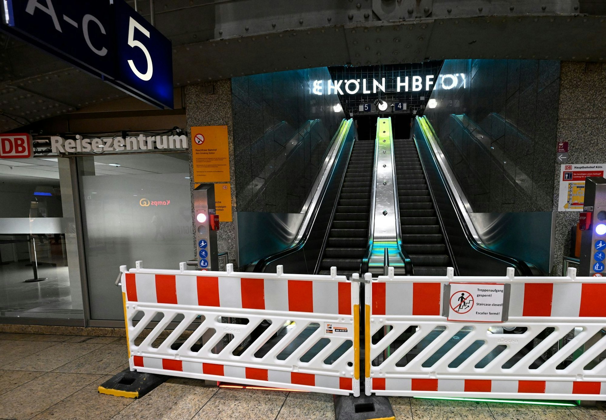 Der Kölner Hauptbahnhof ist für den Fernverkehr gesperrt.