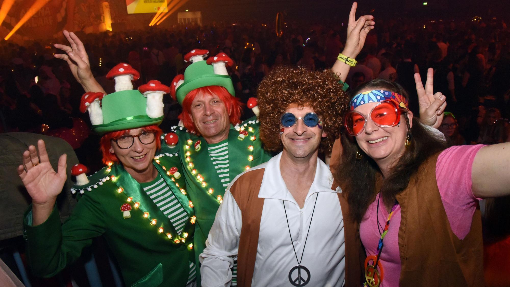 Jecke bei einer Karnevalsparty.