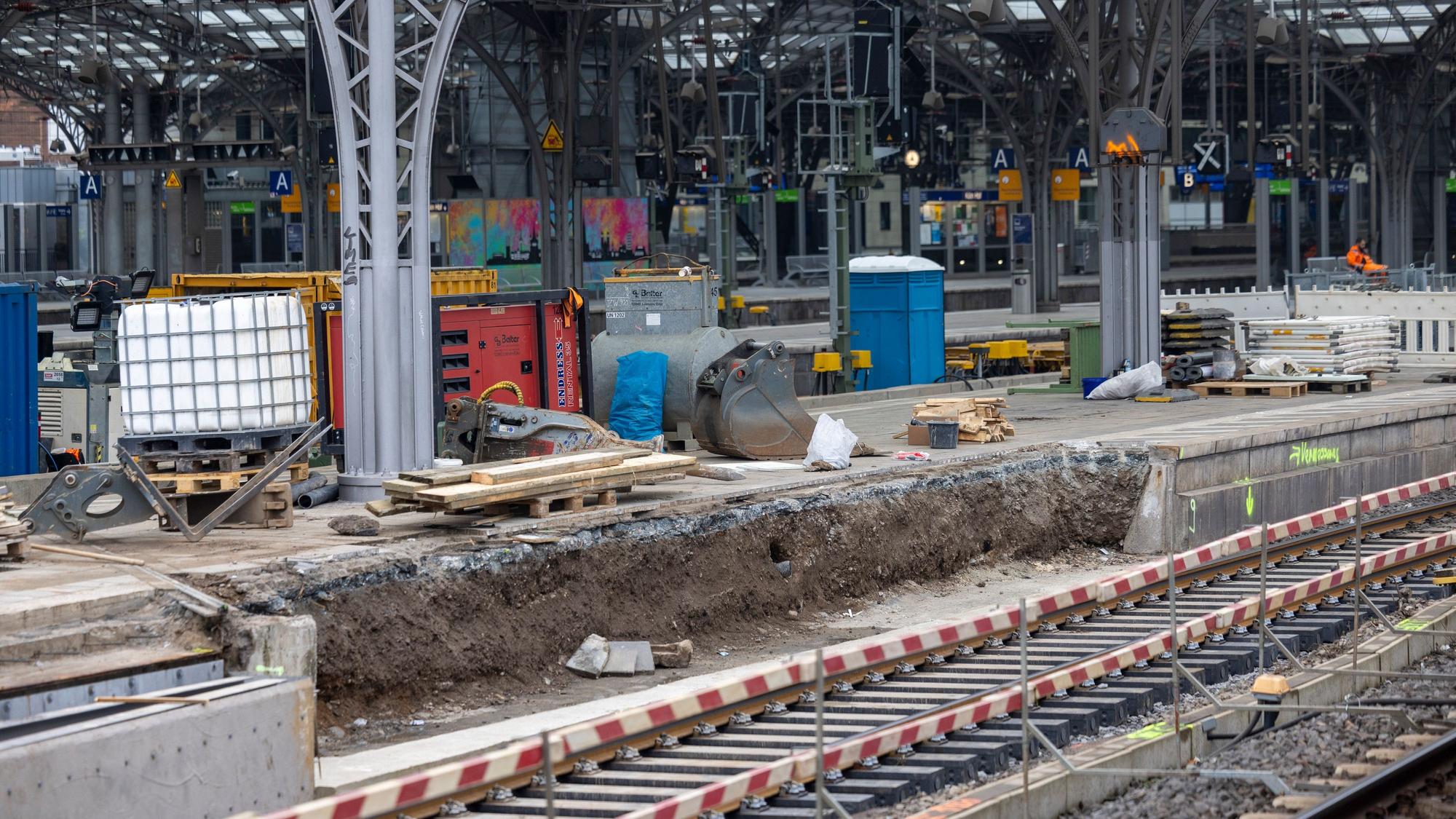 Für dringend notwendige Arbeiten nutzt die Bahn die Sperrung.
