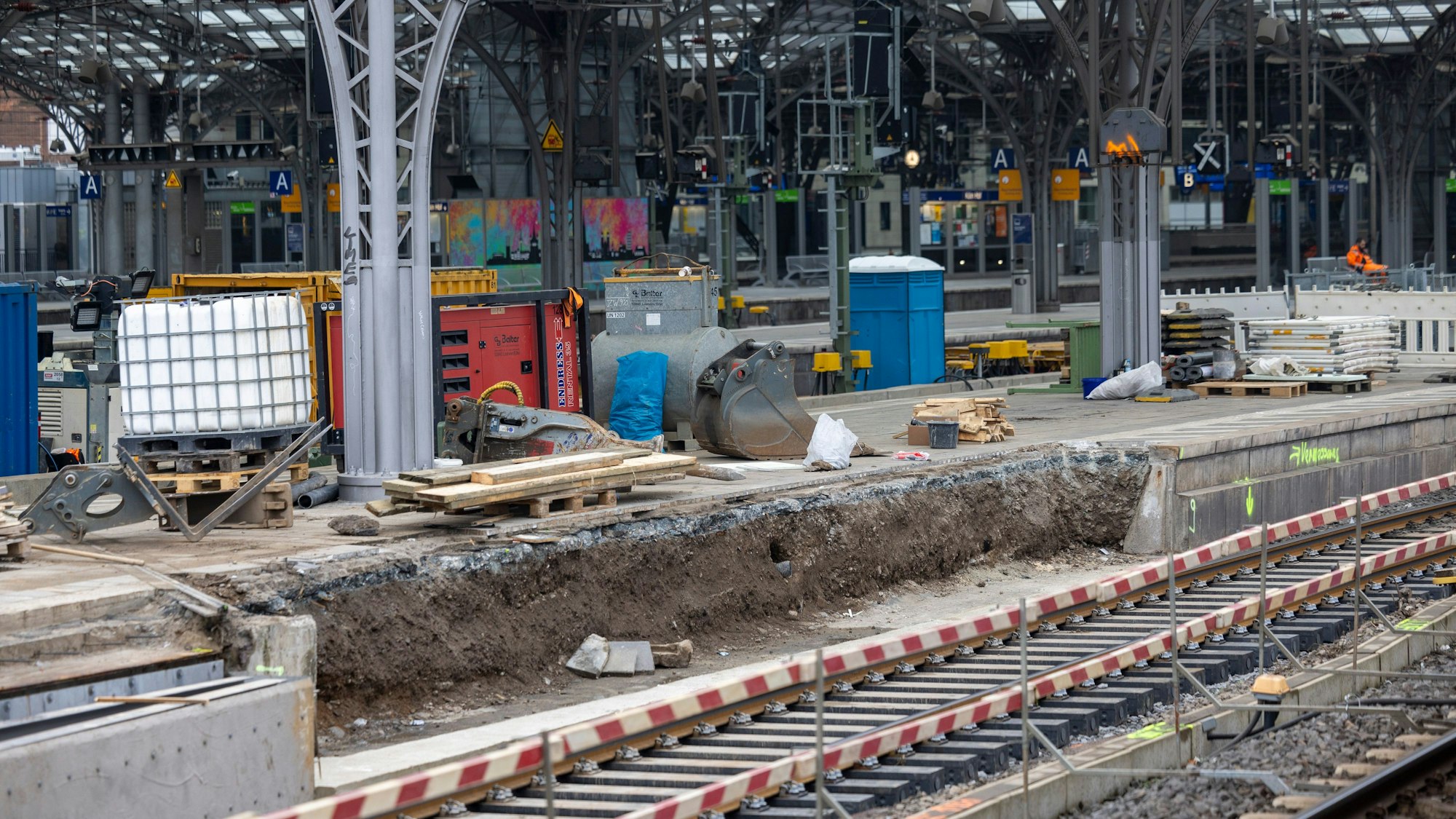 Für dringend notwendige Arbeiten nutzt die Bahn die Sperrung.