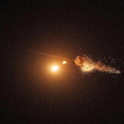 Die ukrainische Luftabwehr fängt eine Shahed-Drohne während eines russischen Luftangriffs auf die Hauptstadt in Kiew ab (Archivbild).