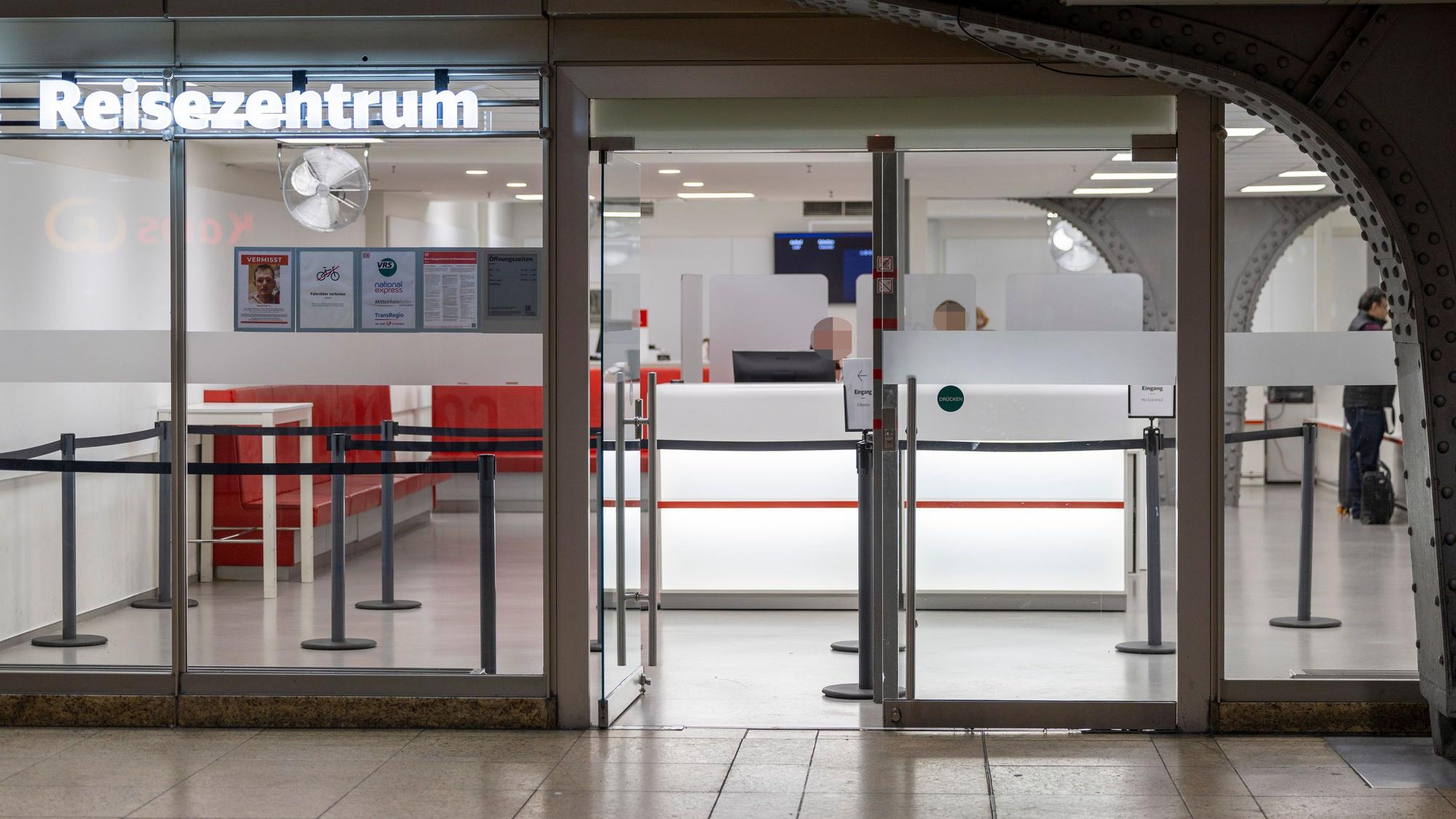 Gähnende Leere im Reisezentrum.