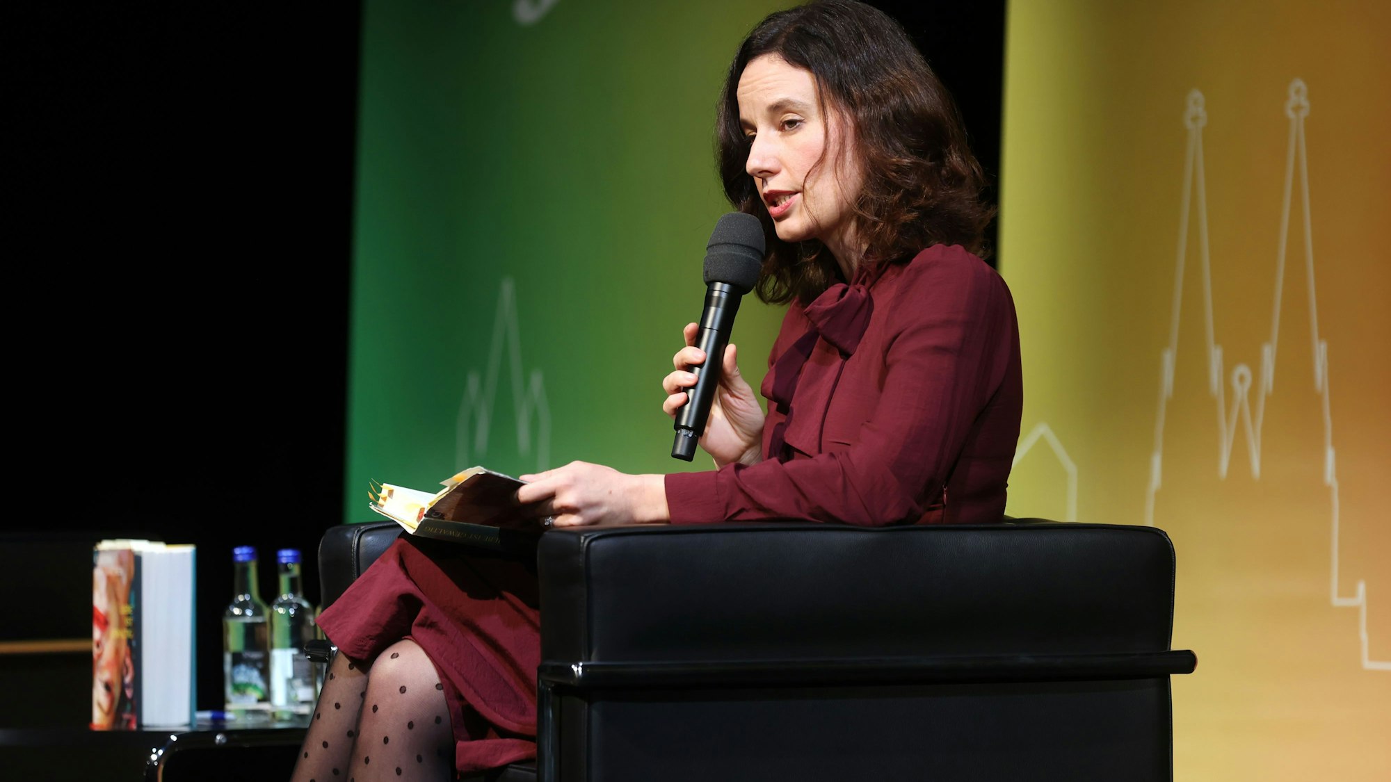 Claudia Schumacher las jüngst in Köln aus ihrem Roman „Liebe ist gewaltig“.