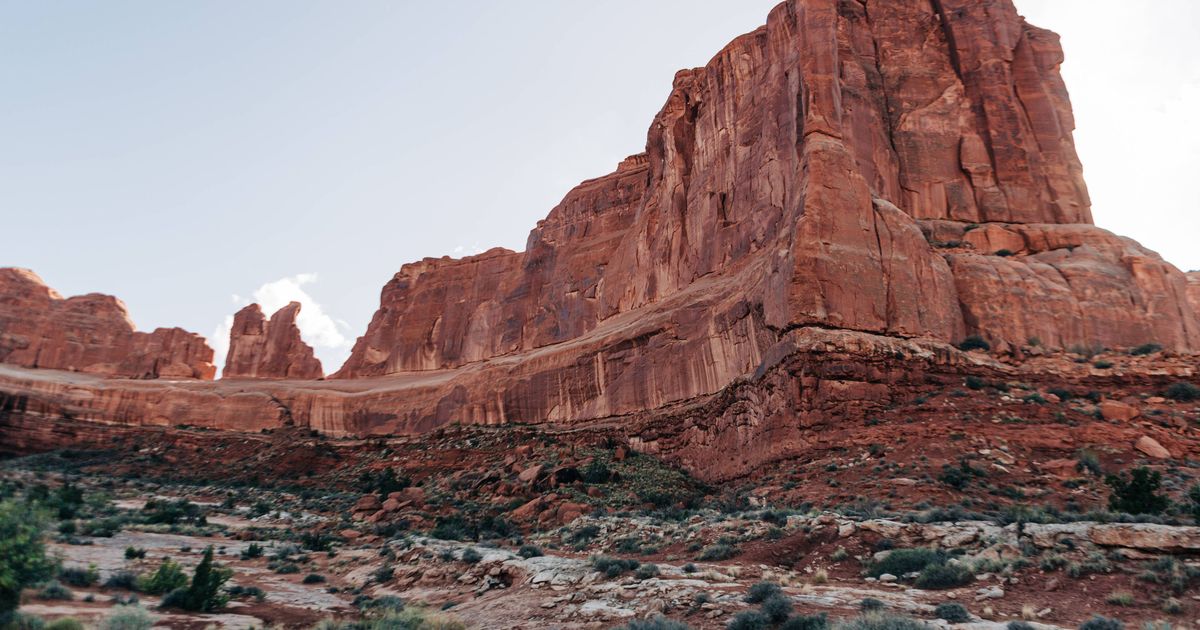 Videos of the rescue: Base jumper rescued from cliff in risky operation
