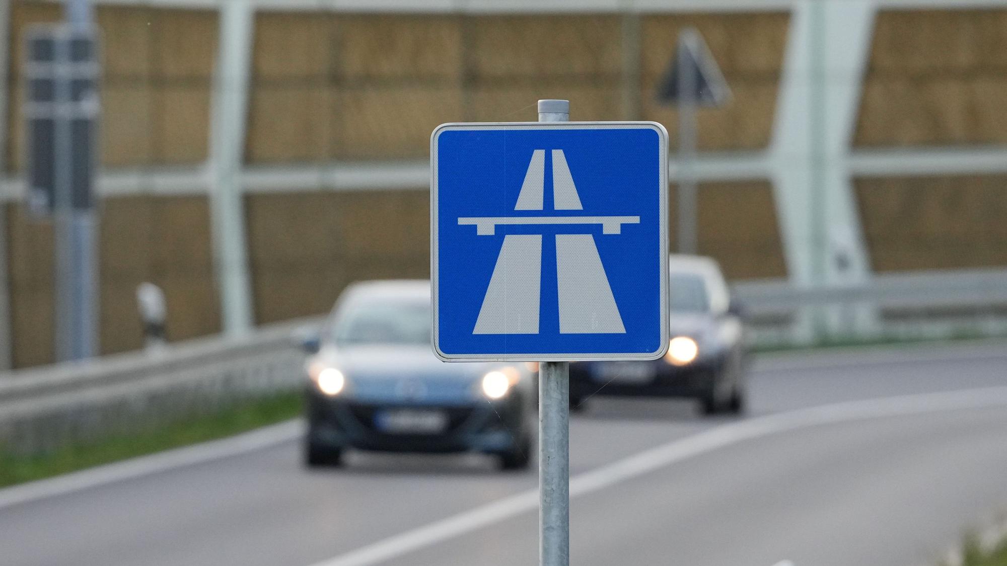 Auf der A45 sind menschliche Körperteile gefunden worden (Symbolbild).