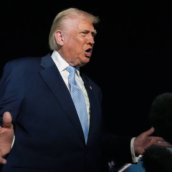 US-Präsident Donald Trump spricht am Sonntag (16. November) in West Palm Beach, Florida, zu Reportern. Trump will die Epstein-Akten nun doch offenlegen.