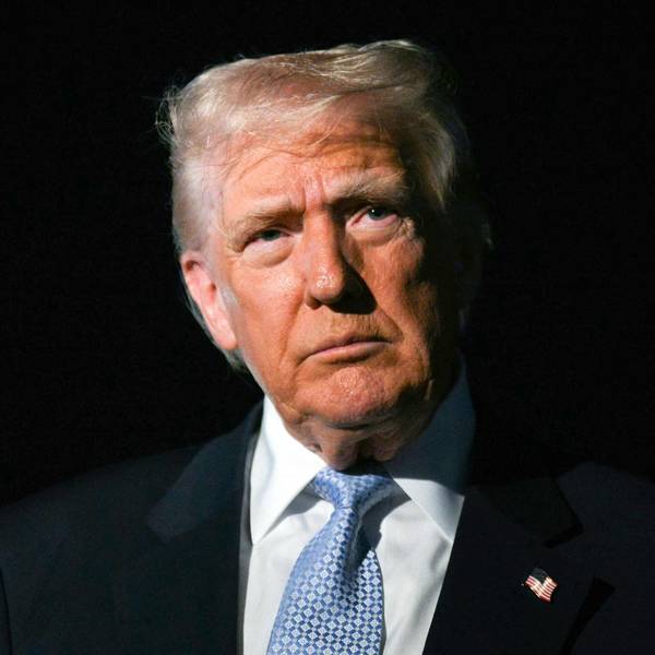 US-Präsident Donald Trump am Sonntag (16. November) bei seiner Abreise auf Florida.